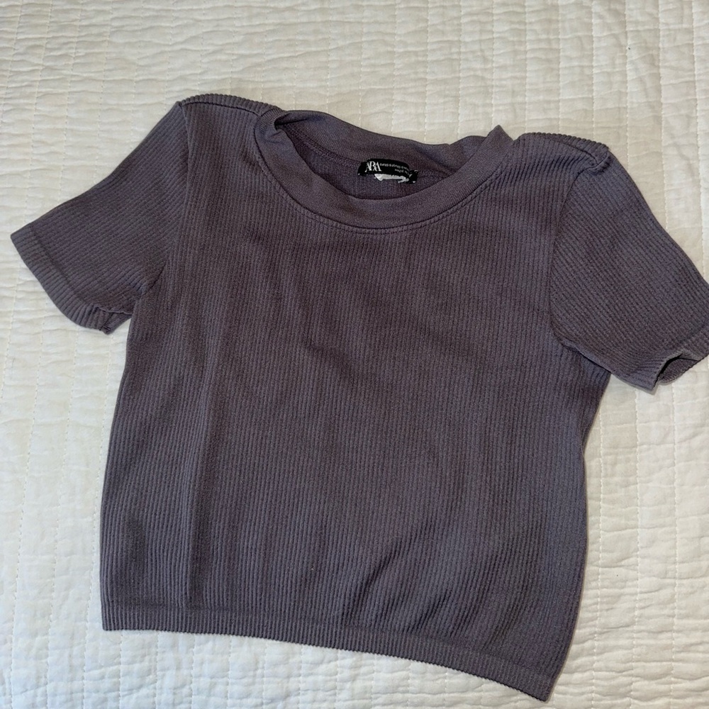 Zara Ribbed Short Sleeve Top in Gray/Purple